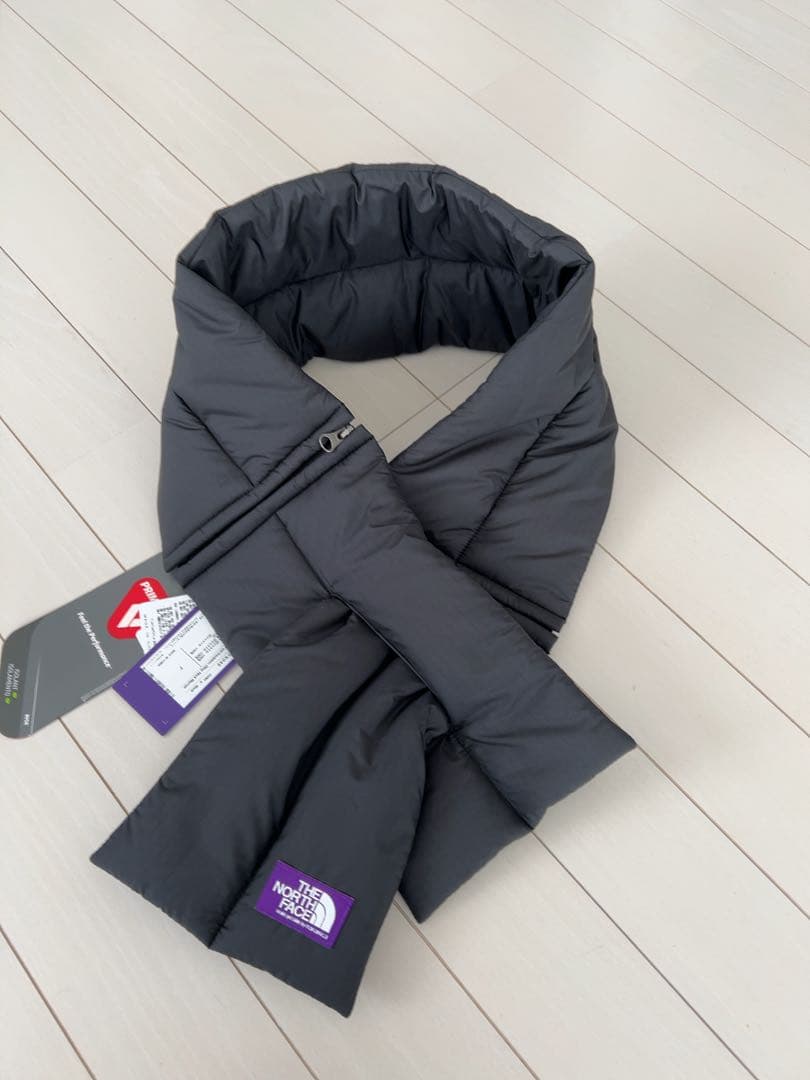 新品タグ付きザノースフェイスパープルレーベルダウンマフラー黒