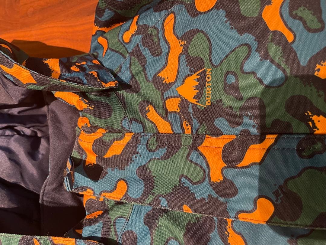 BURTON 子ども用カモフラージュジャケット