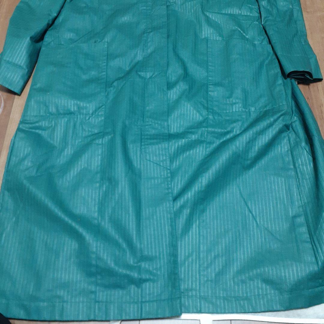 Christian Dior 薄手コートベルト付き、色グリーン、サイズ５