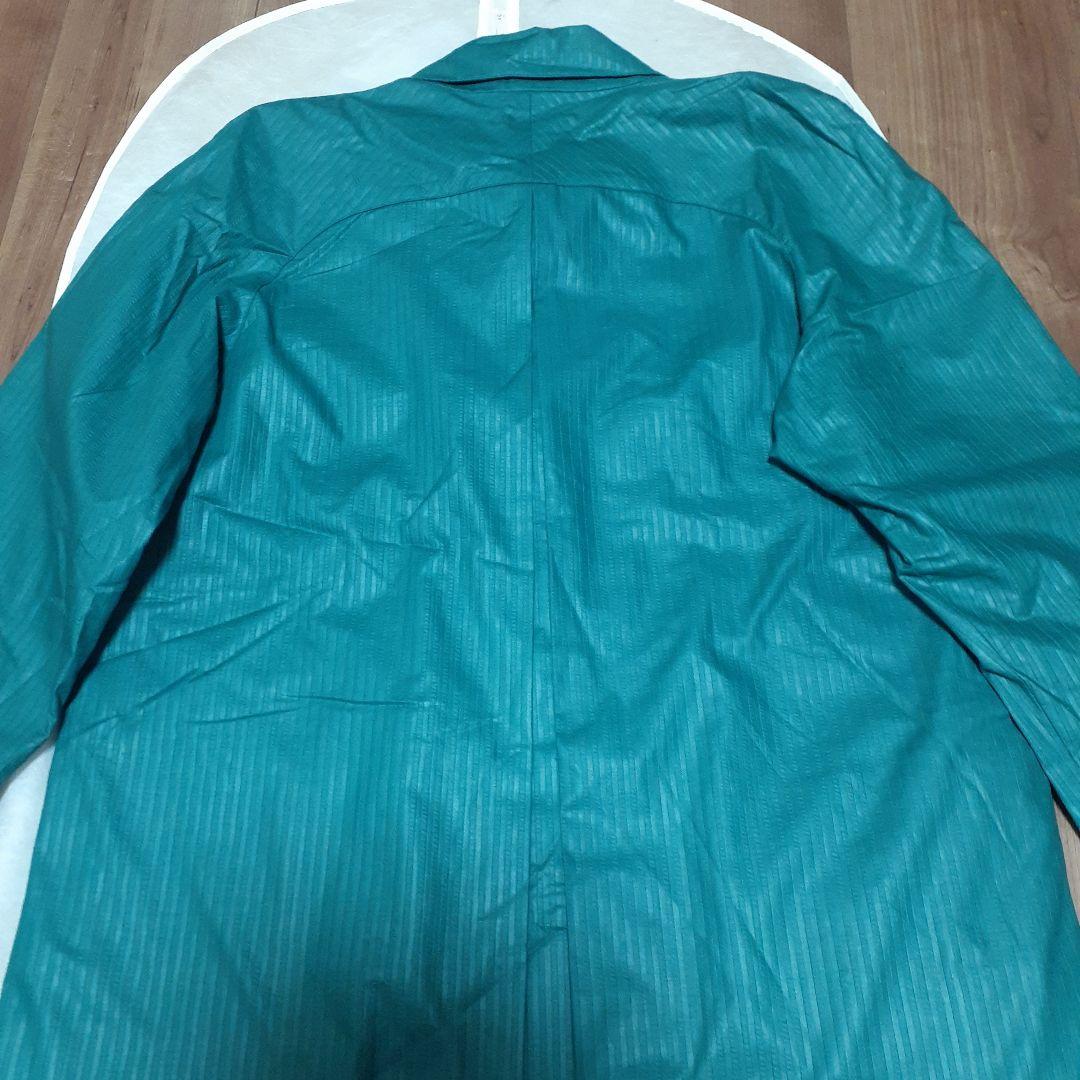 Christian Dior 薄手コートベルト付き、色グリーン、サイズ５