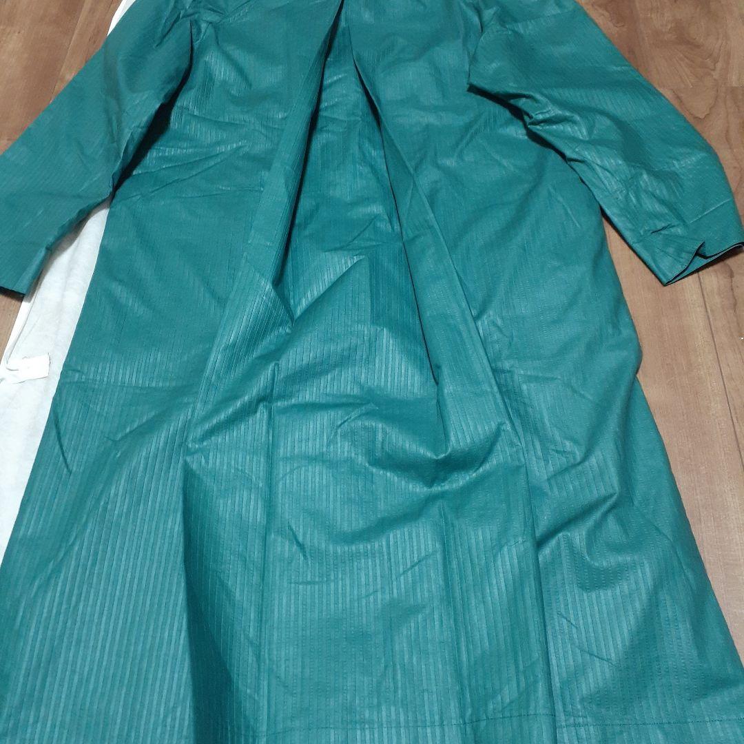 Christian Dior 薄手コートベルト付き、色グリーン、サイズ５