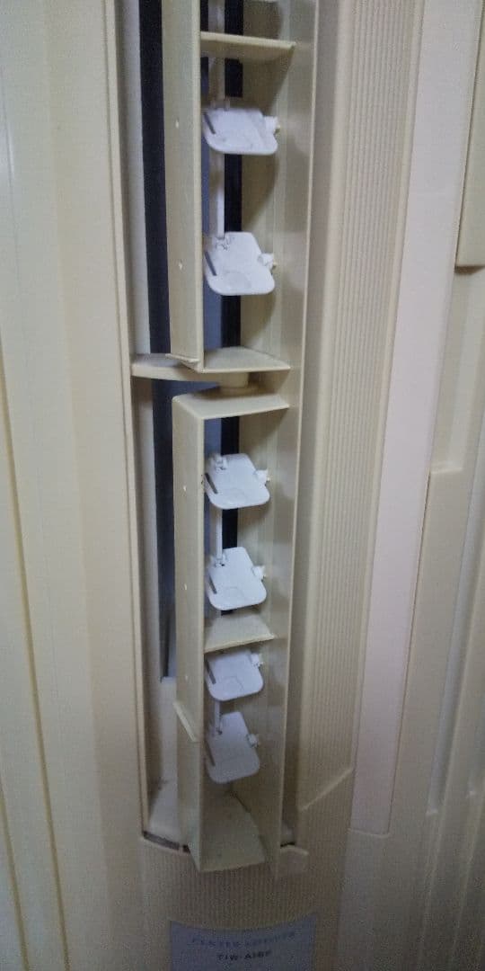 トヨトミ窓際エアコン中古