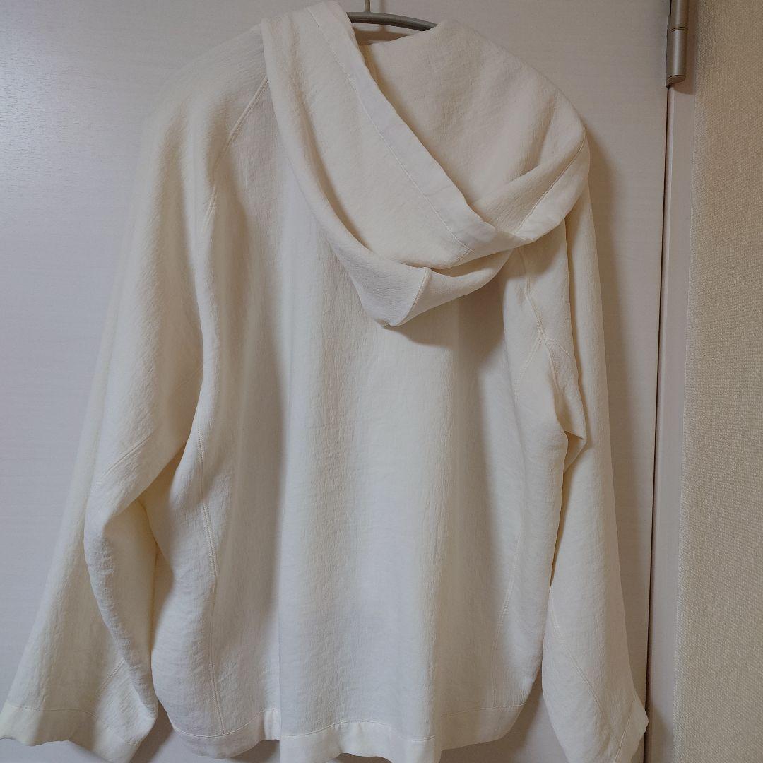 B.E.I.G.E. フード付きアイボリーパーカー