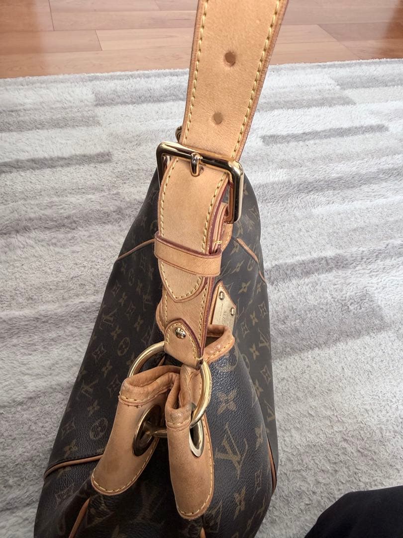 Louis Vuitton モノグラムショルダーバッグ　ガリエラ