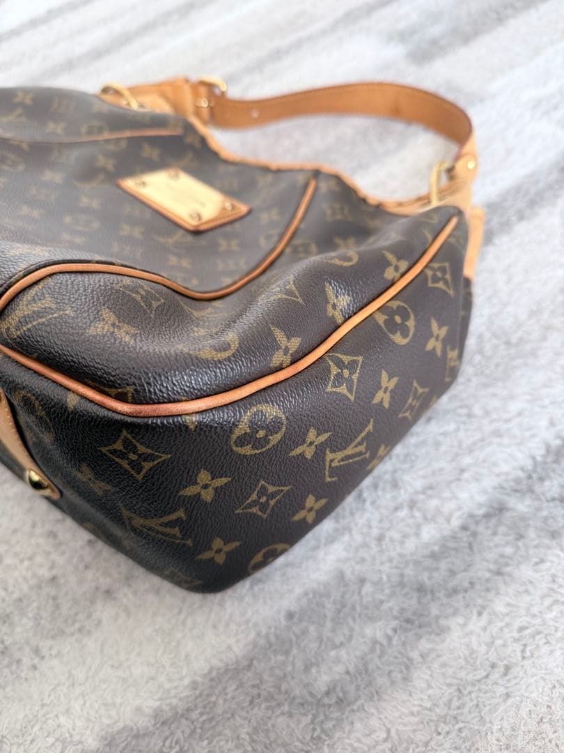 Louis Vuitton モノグラムショルダーバッグ　ガリエラ