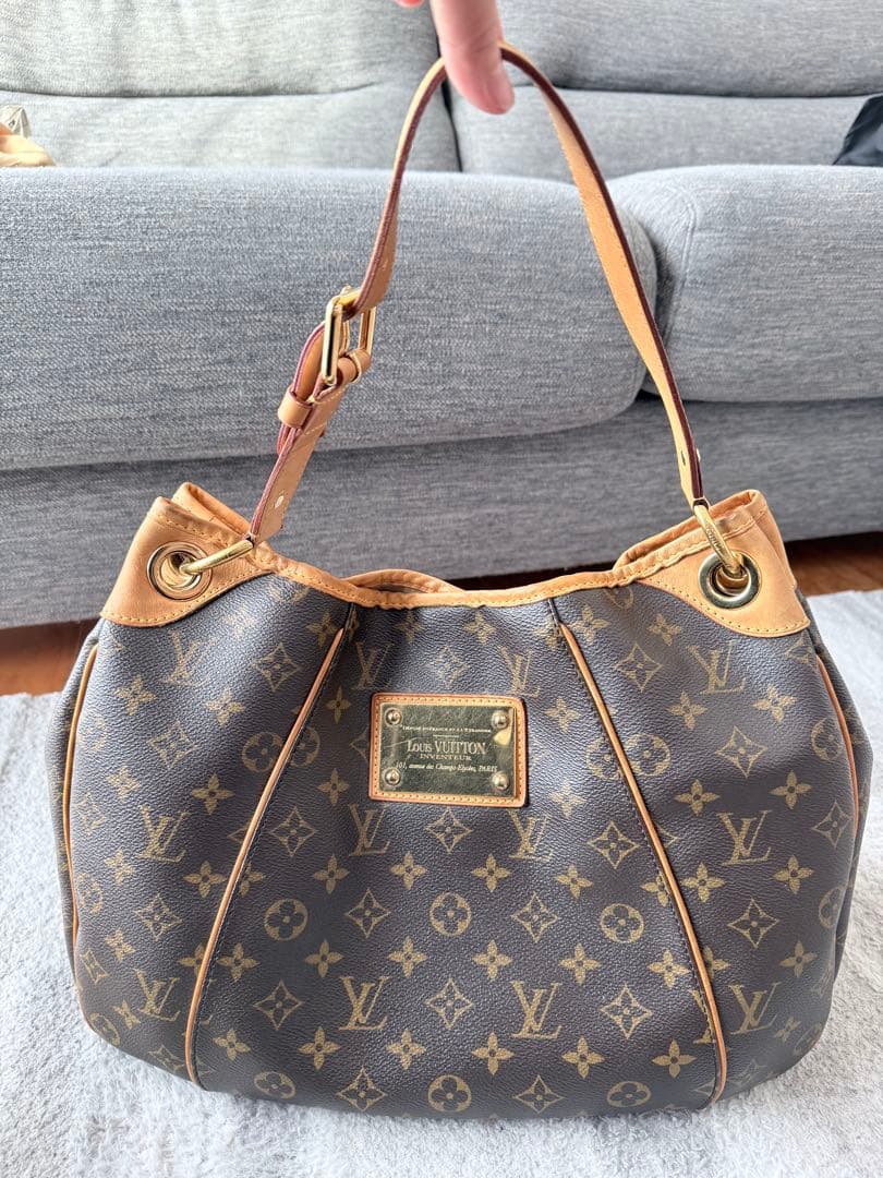 Louis Vuitton モノグラムショルダーバッグ　ガリエラ