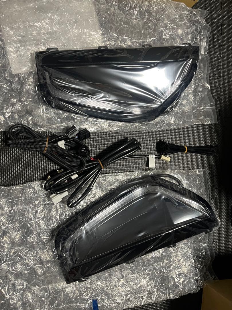 C28 セレナ　フロントバンパーイルミネーション　新品