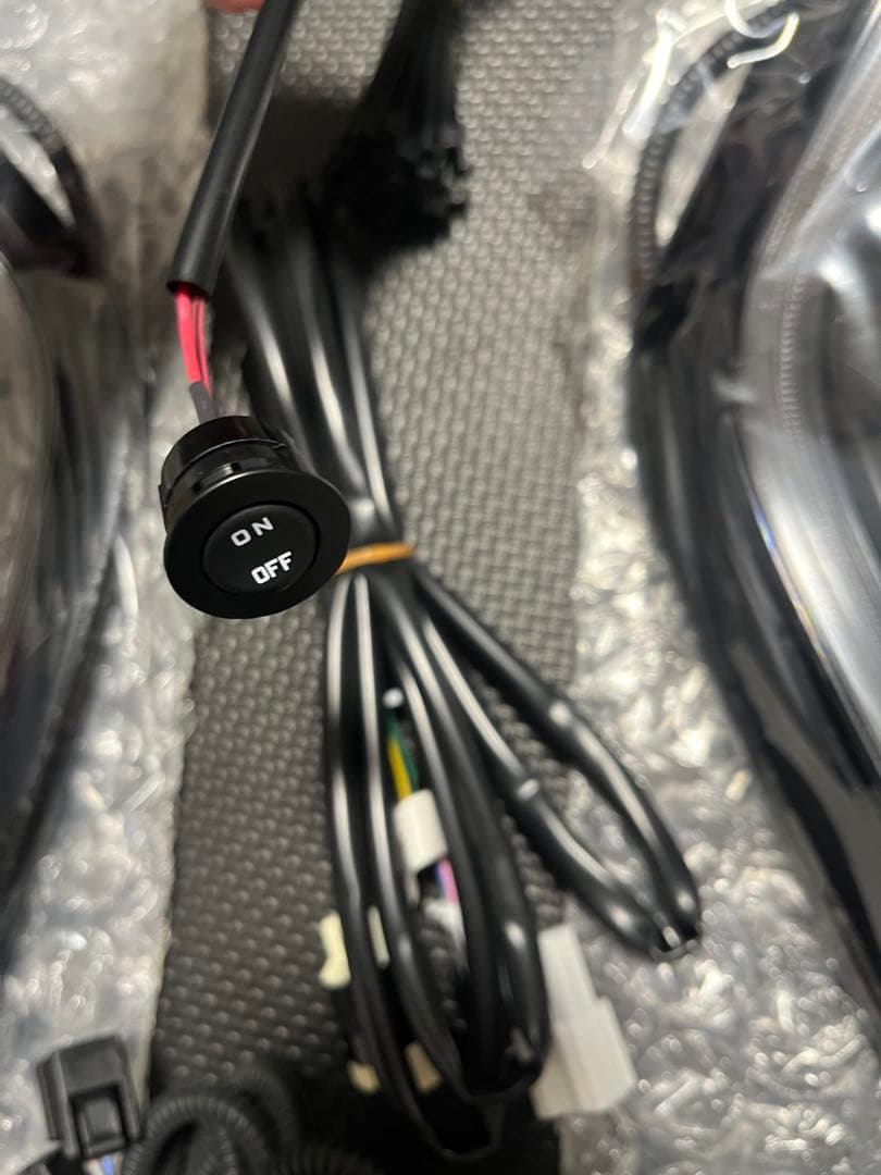 C28 セレナ　フロントバンパーイルミネーション　新品