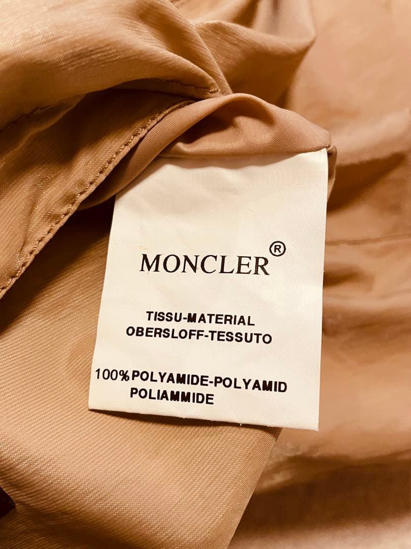 モンクレール　フード付きベージュダウンベスト　レディース　レアなリバーシブル