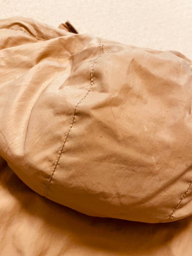 モンクレール　フード付きベージュダウンベスト　レディース　レアなリバーシブル