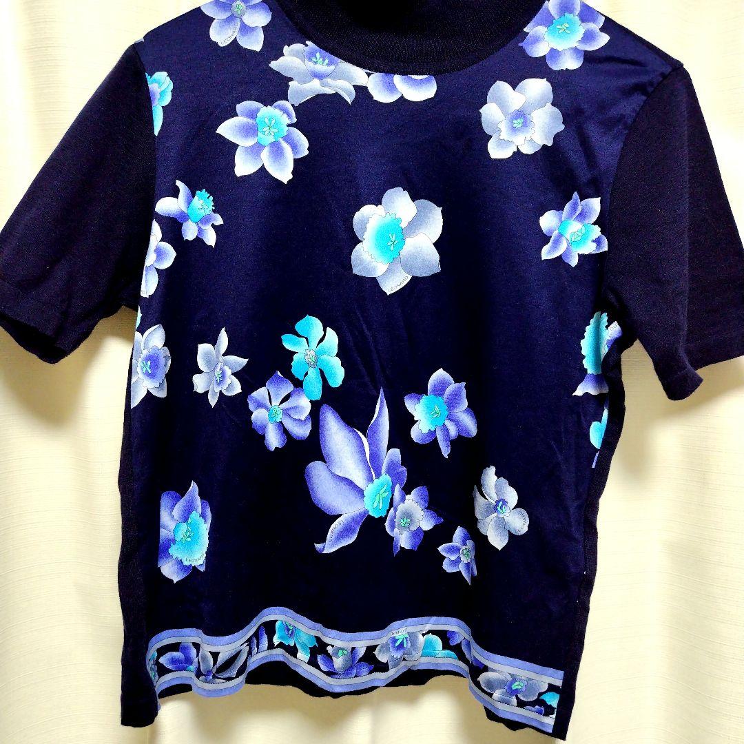 花柄タートルネックTシャツ ネイビー