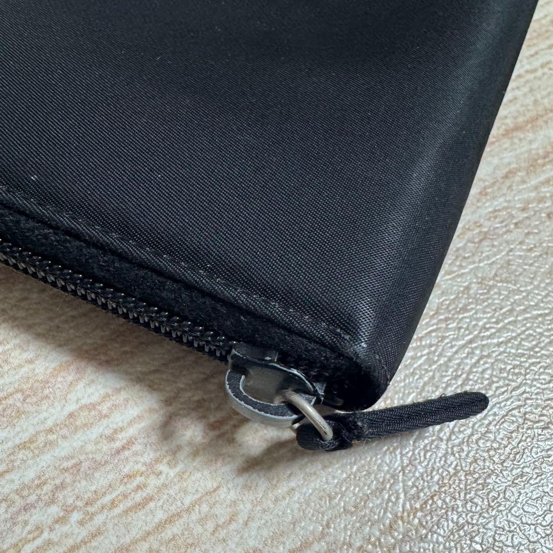 美品✨プラダ　折り財布　ラウンドファスナー　三角ロゴ