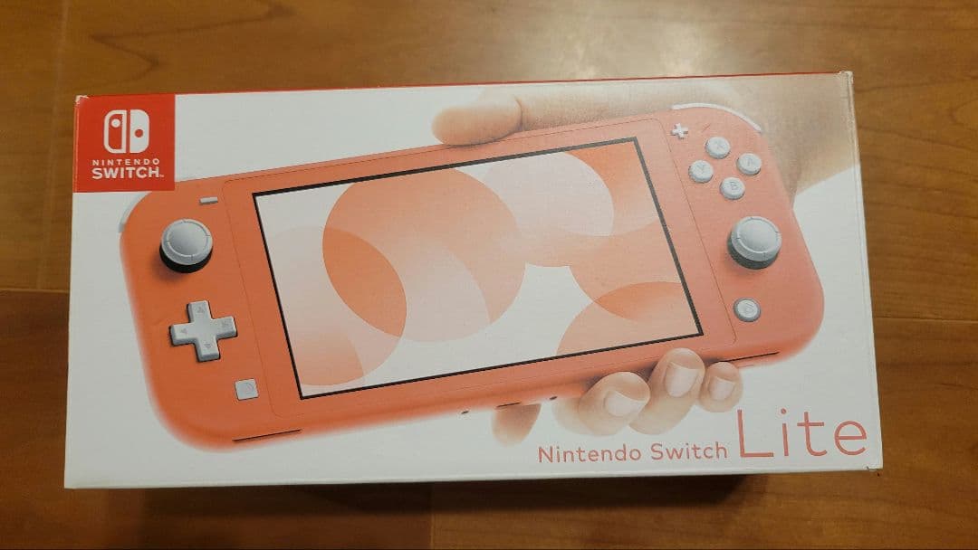 Nintendo　スイッチLite　コーラル　ソフト1本付