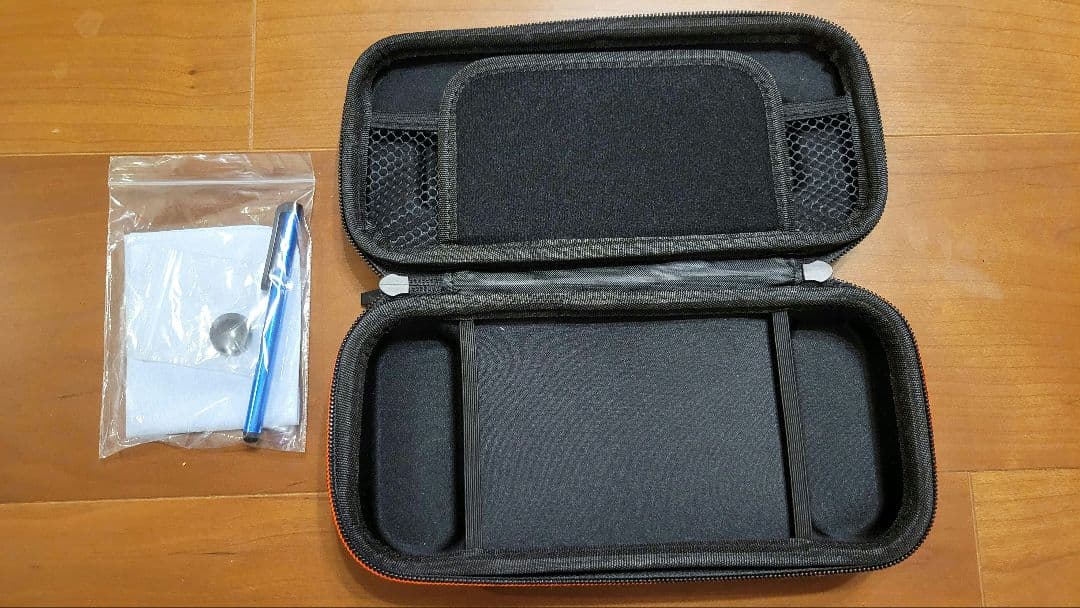 Nintendo　スイッチLite　コーラル　ソフト1本付