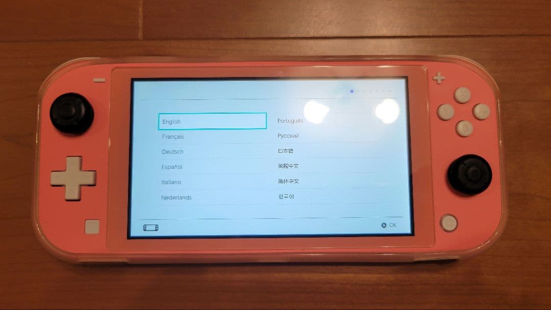 Nintendo　スイッチLite　コーラル　ソフト1本付