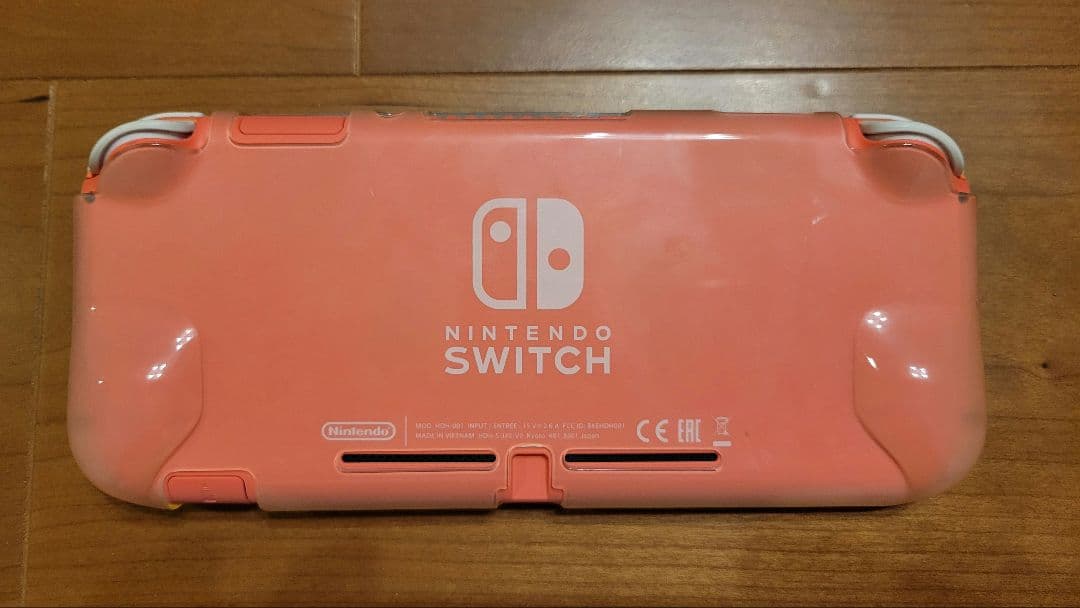 Nintendo　スイッチLite　コーラル　ソフト1本付