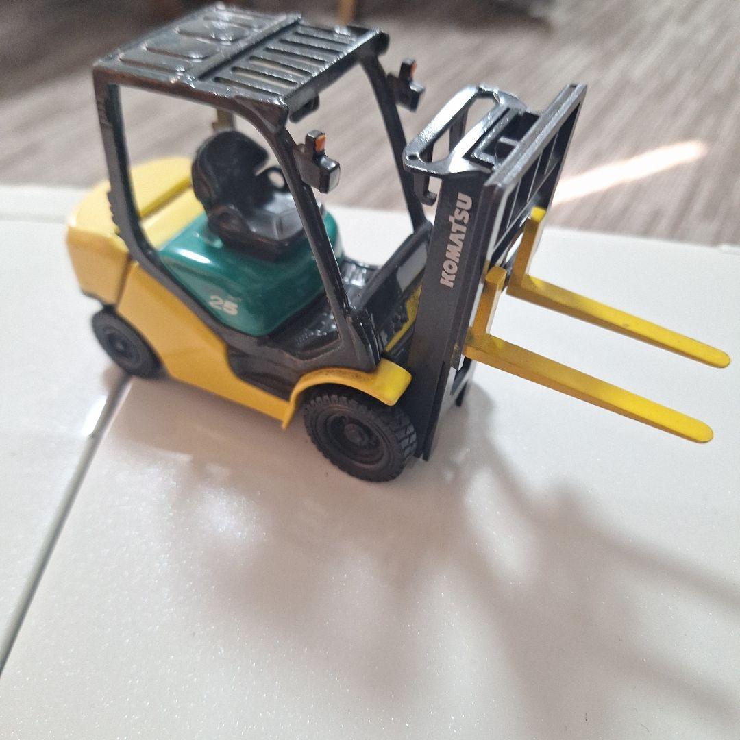 KOMATSUのダイキャスト重機4台、セットです