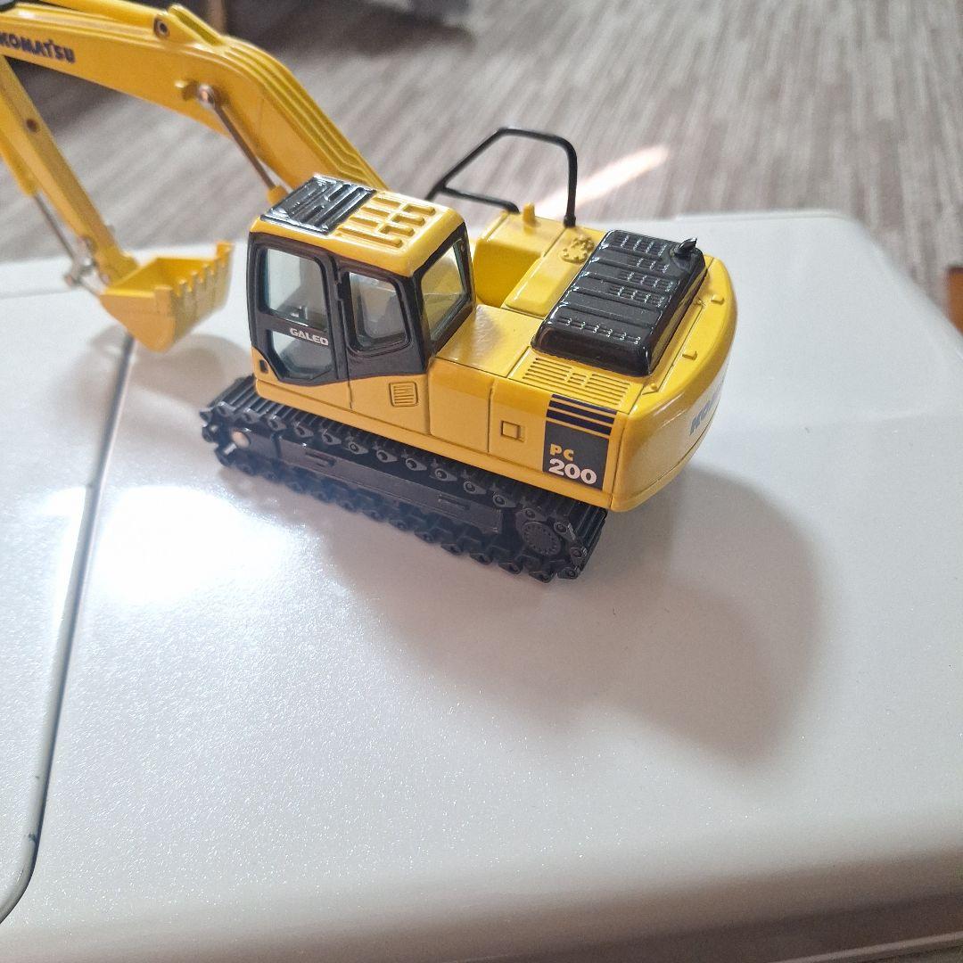 KOMATSUのダイキャスト重機4台、セットです