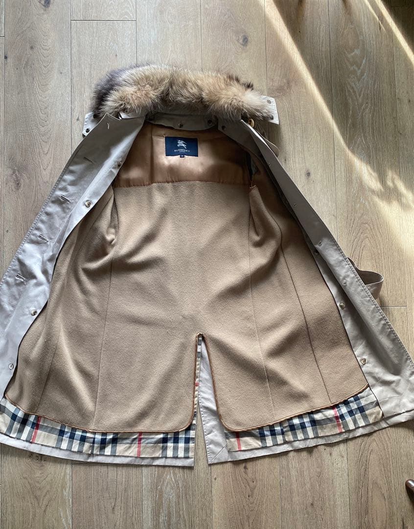 Burberry　トレンチコート　フード、首元のファー、裏地、取り外し可