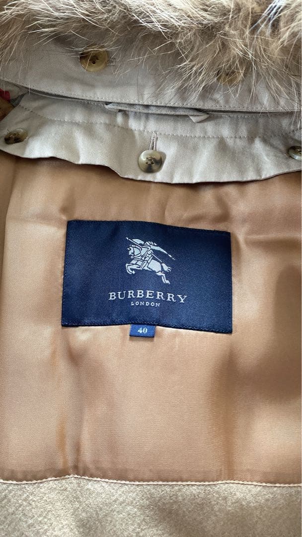 Burberry　トレンチコート　フード、首元のファー、裏地、取り外し可