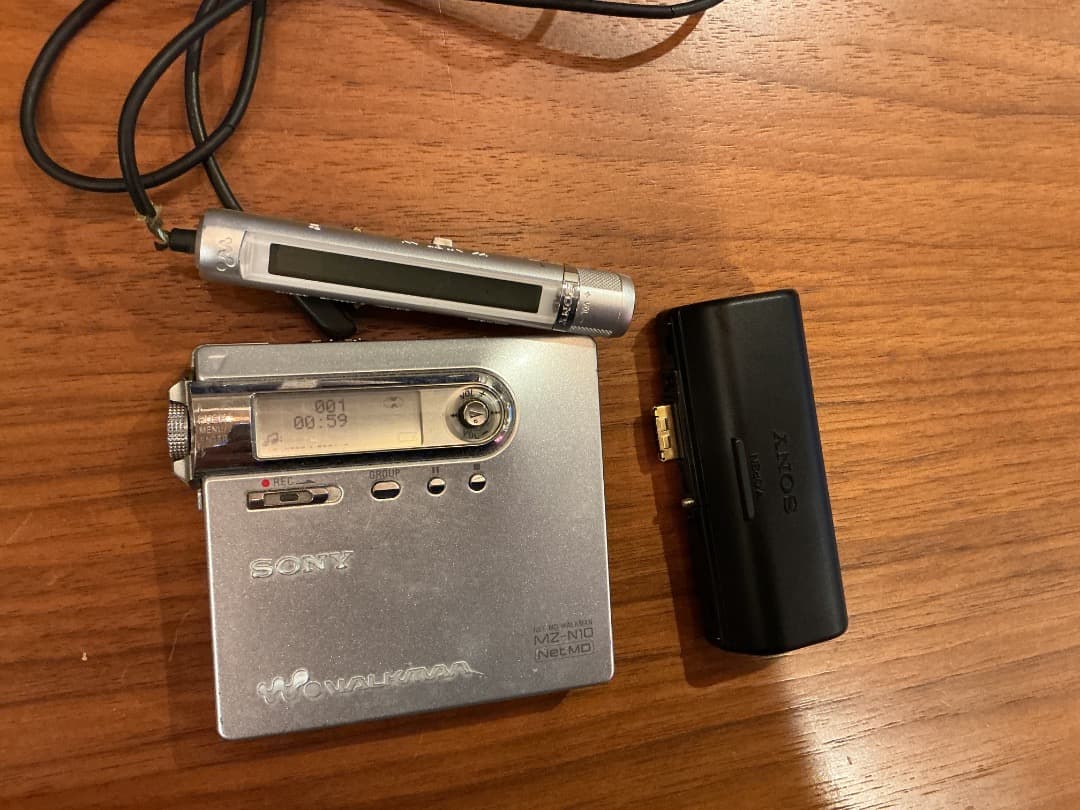 SONY MZ-N10 ポータブルMDプレーヤーとアクセサリー