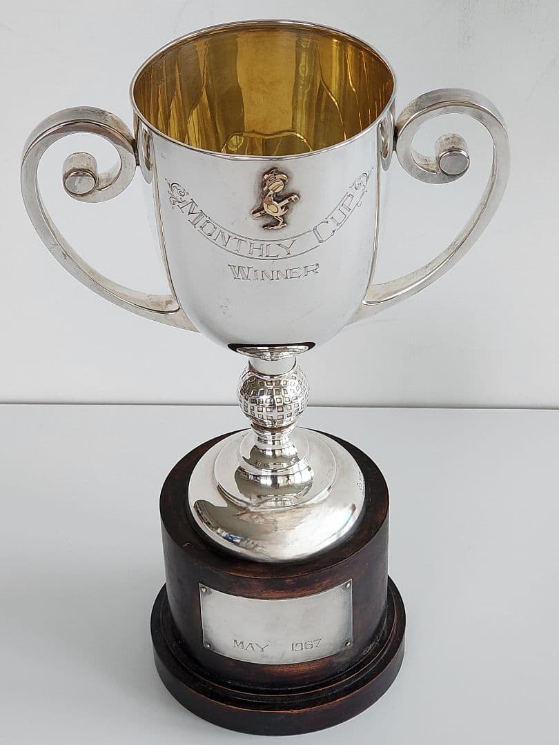 銀製 Silver MONTHLY CUP 301.31g　ゴルフ 記念カップ