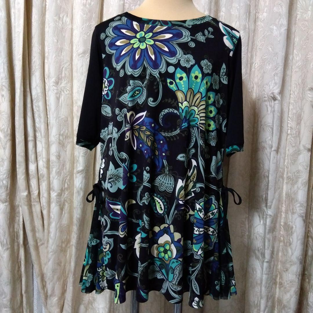 トクコの花柄チュニック