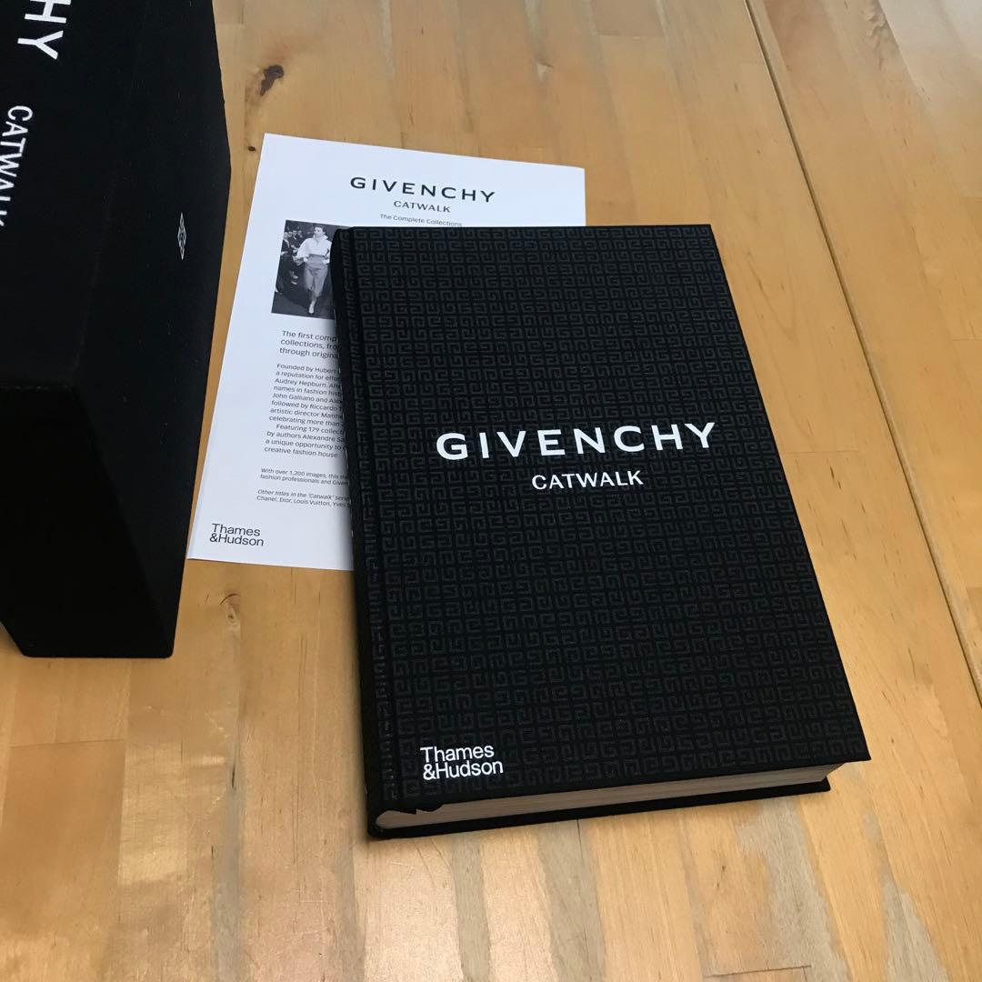 洋書　GIVENCHY CATWALK ジバンシィ