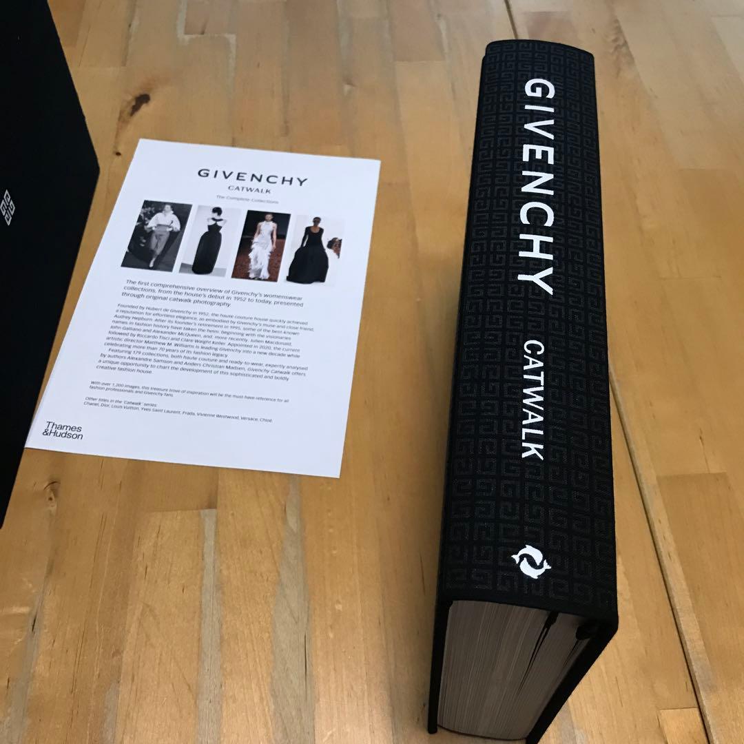 洋書　GIVENCHY CATWALK ジバンシィ