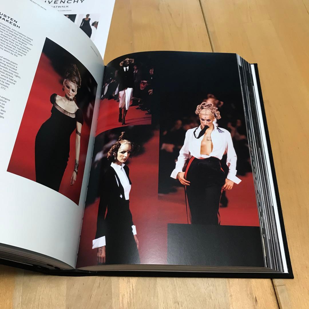 洋書　GIVENCHY CATWALK ジバンシィ
