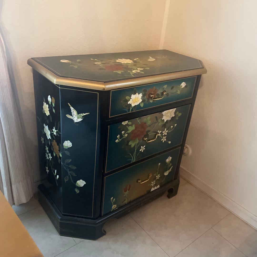 花と鳥の装飾が美しいタンス〔4/25以降の発送となります〕
