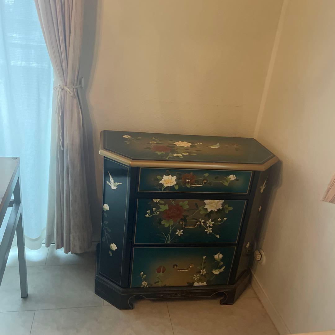 花と鳥の装飾が美しいタンス〔4/25以降の発送となります〕