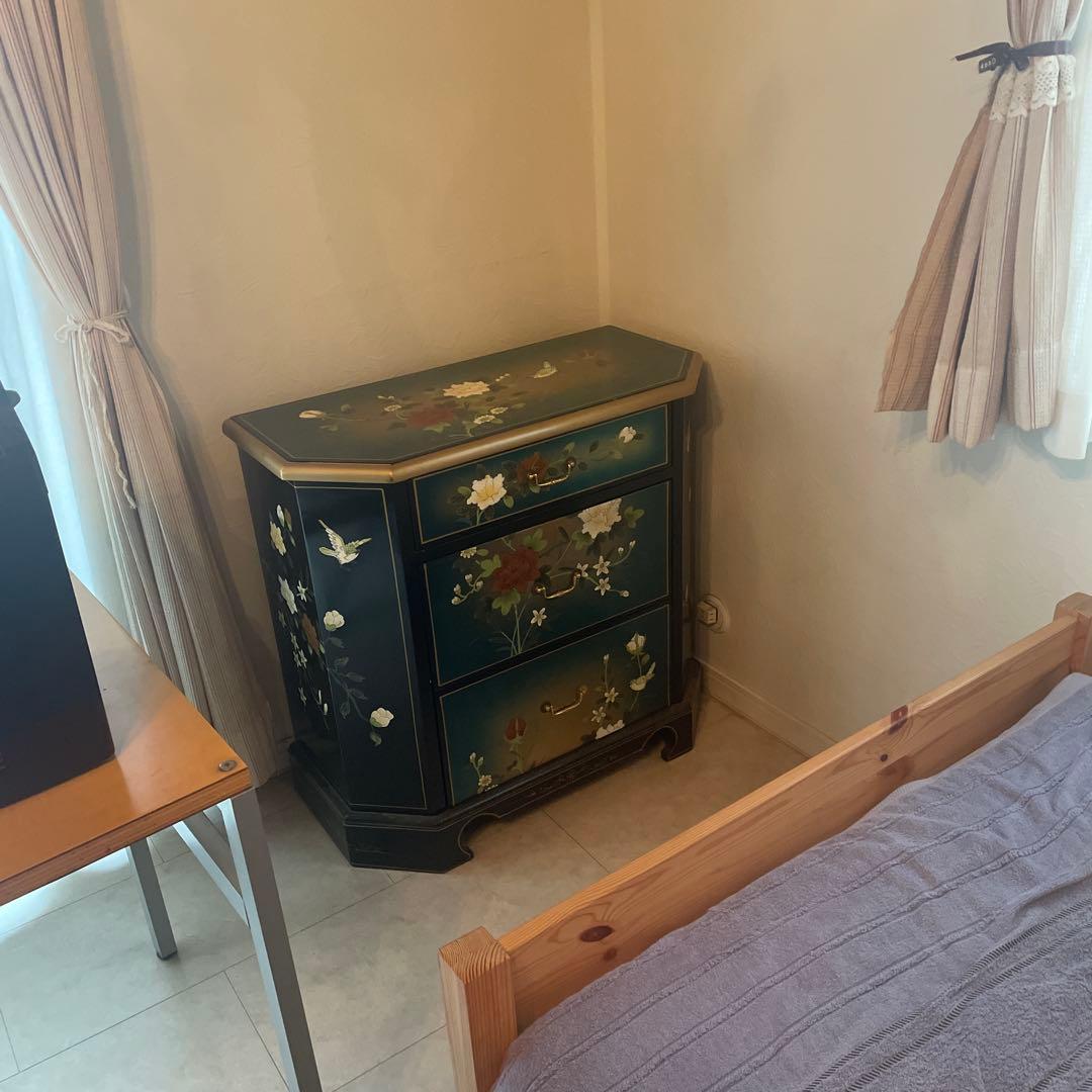 花と鳥の装飾が美しいタンス〔4/25以降の発送となります〕