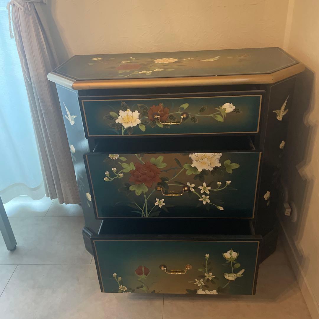 花と鳥の装飾が美しいタンス〔4/25以降の発送となります〕