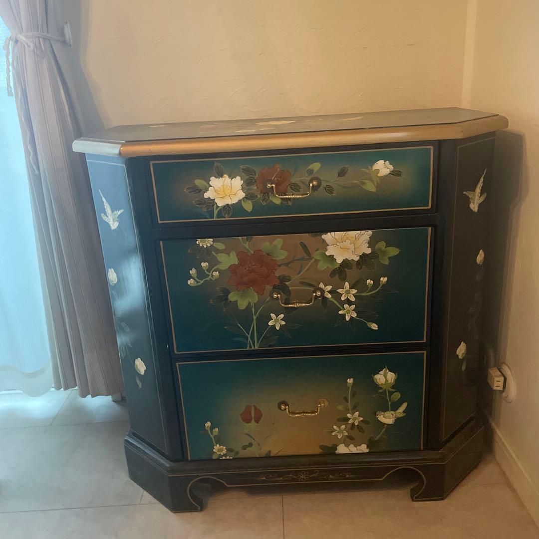 花と鳥の装飾が美しいタンス〔4/25以降の発送となります〕