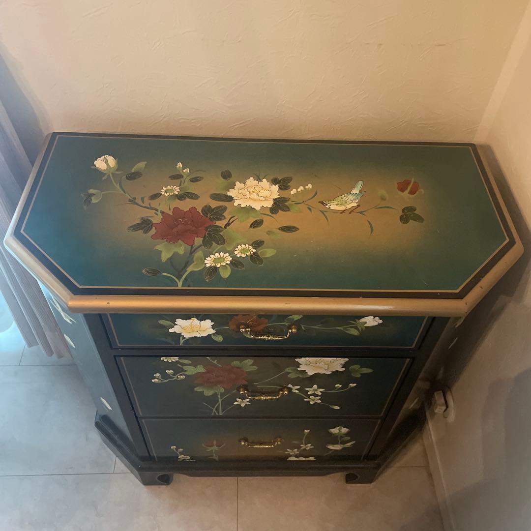 花と鳥の装飾が美しいタンス〔4/25以降の発送となります〕