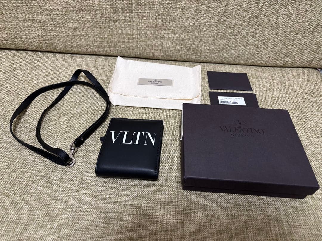 【値下げ】VALENTINO 財布 ネックウォレット【箱つき】