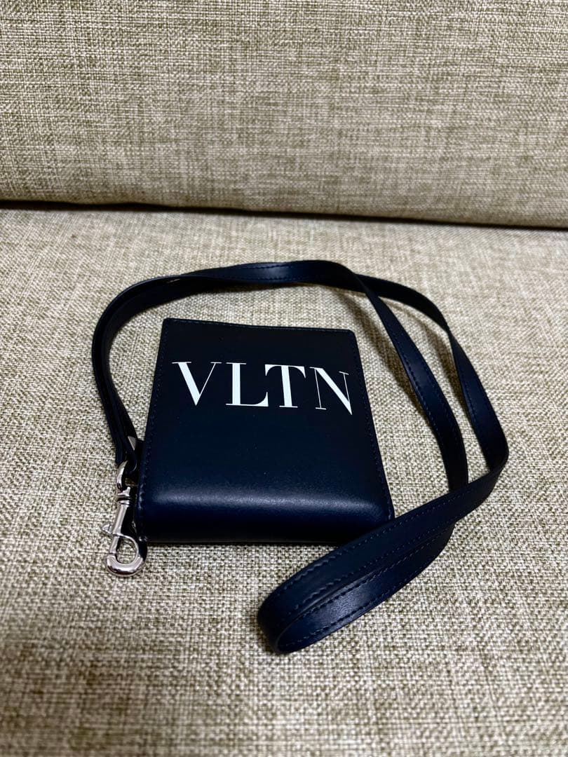【値下げ】VALENTINO 財布 ネックウォレット【箱つき】