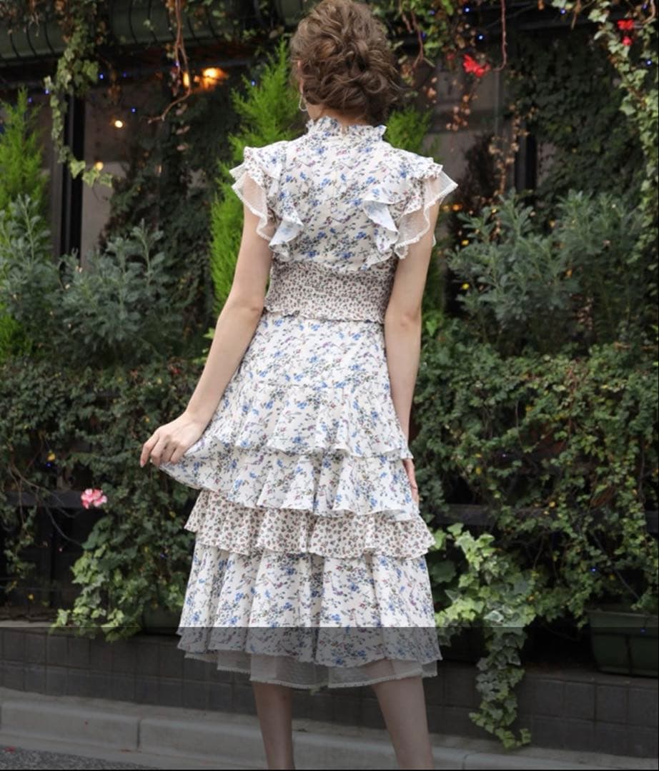 Settan ワンピース　フリル付き花柄ミディドレス