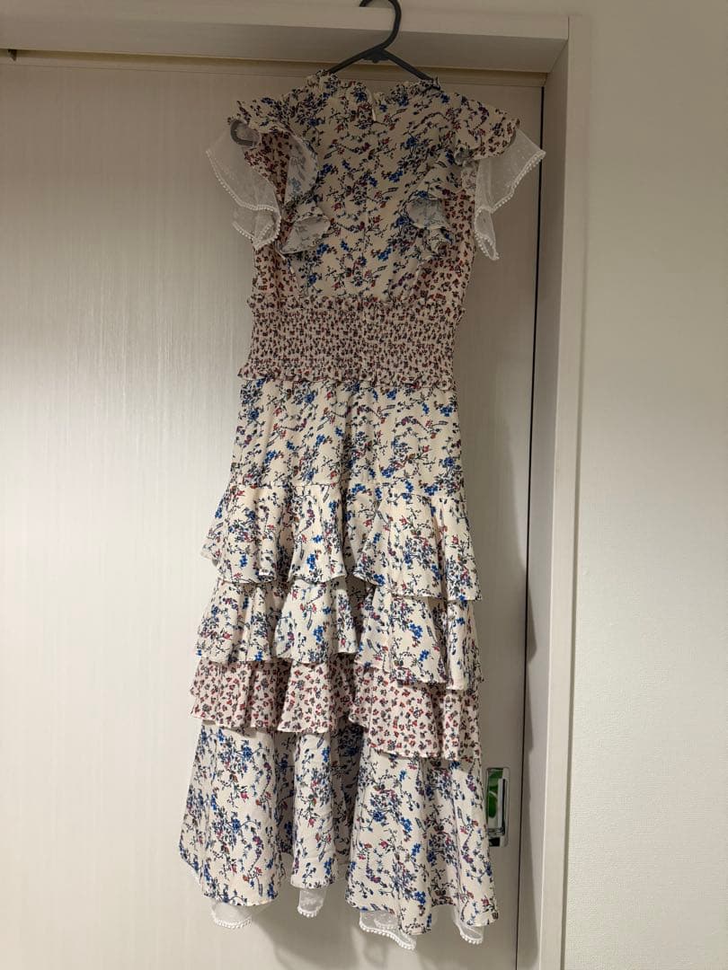 Settan ワンピース　フリル付き花柄ミディドレス