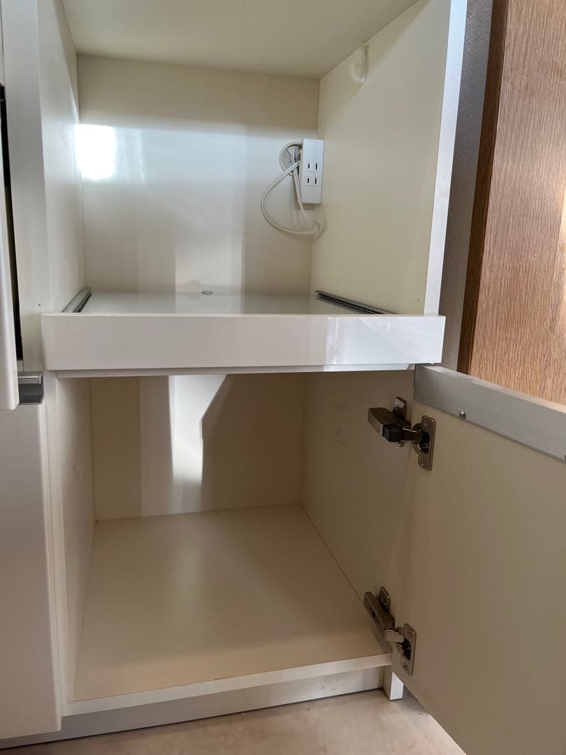 パウモナ　食器棚