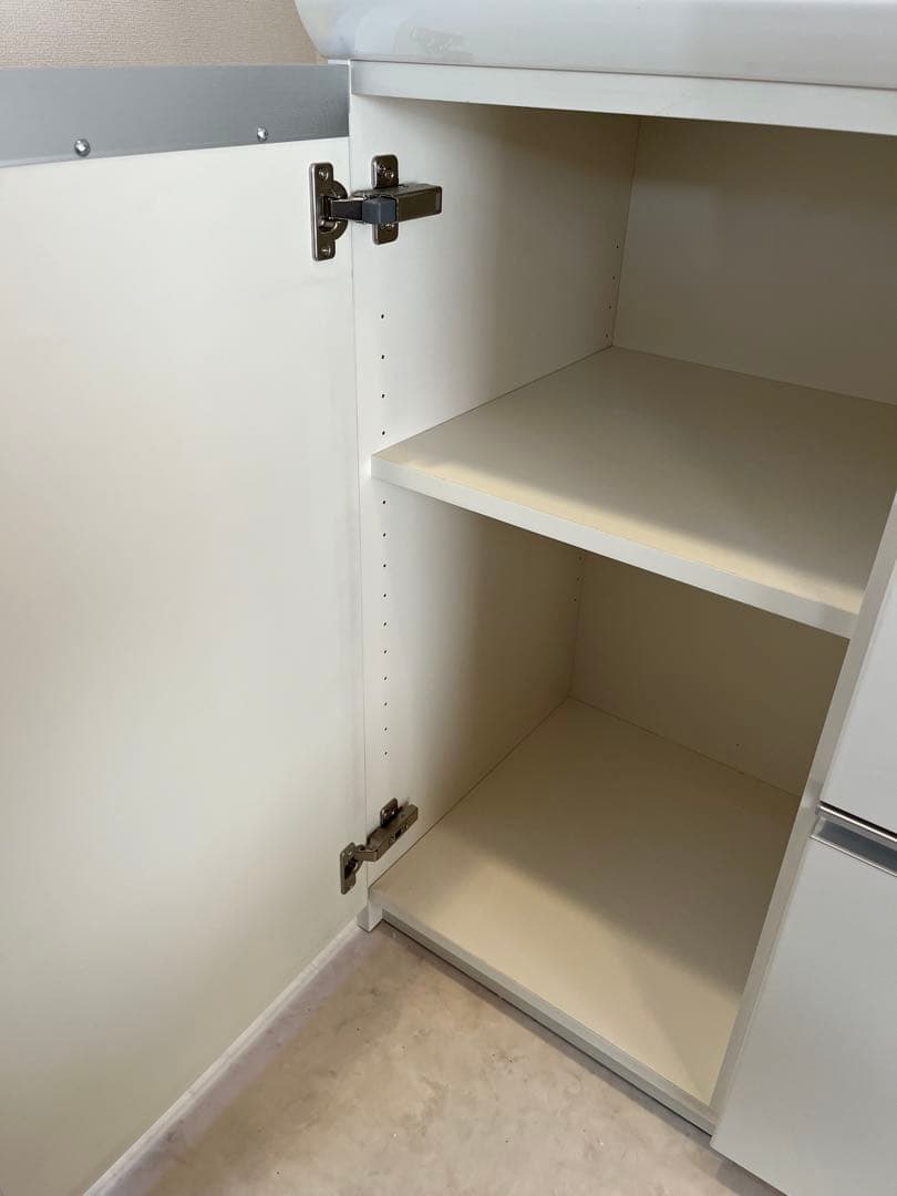 パウモナ　食器棚