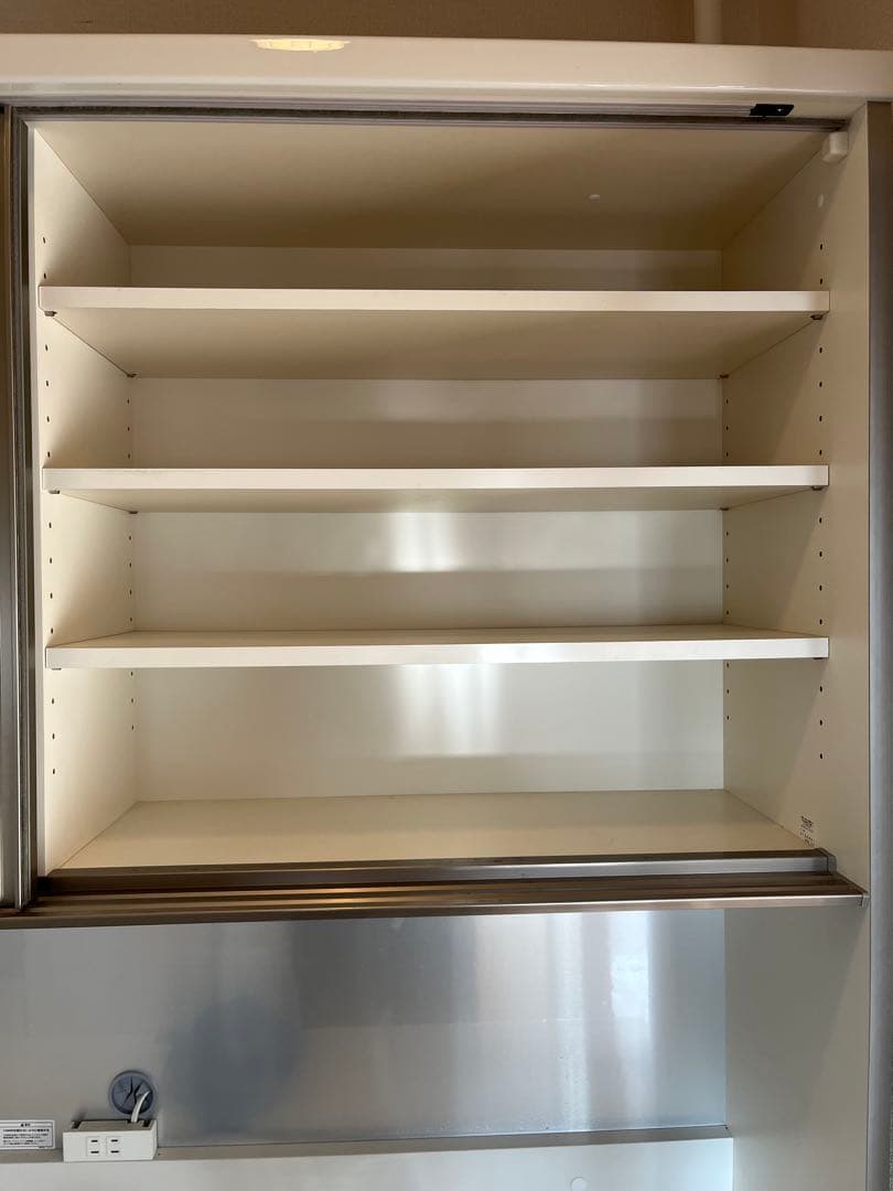 パウモナ　食器棚