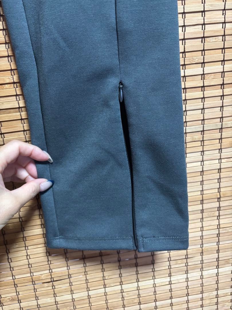 新品‼️YENN レギンスパンツ　スリット入り