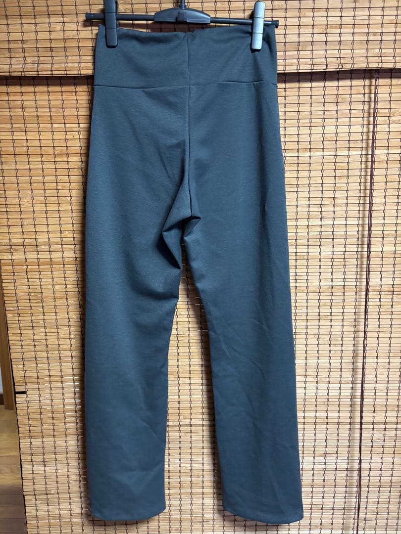 新品‼️YENN レギンスパンツ　スリット入り