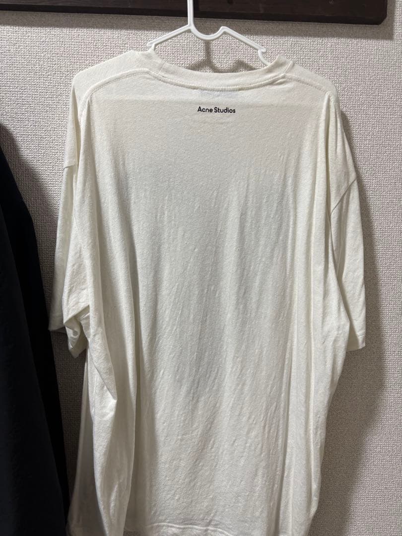 Acne Studios ハート型Tシャツ アイボリー