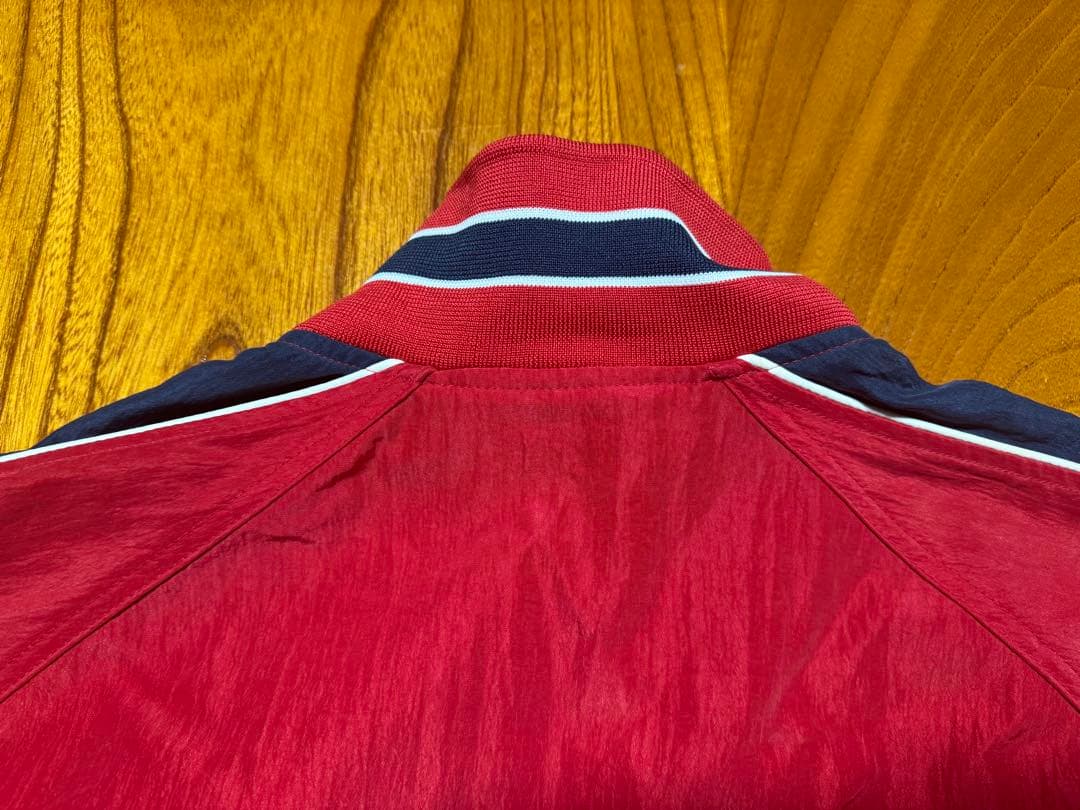 美品 広島東洋カープ ナイロン スタジャン ウインドブレーカー レッド ネイビー