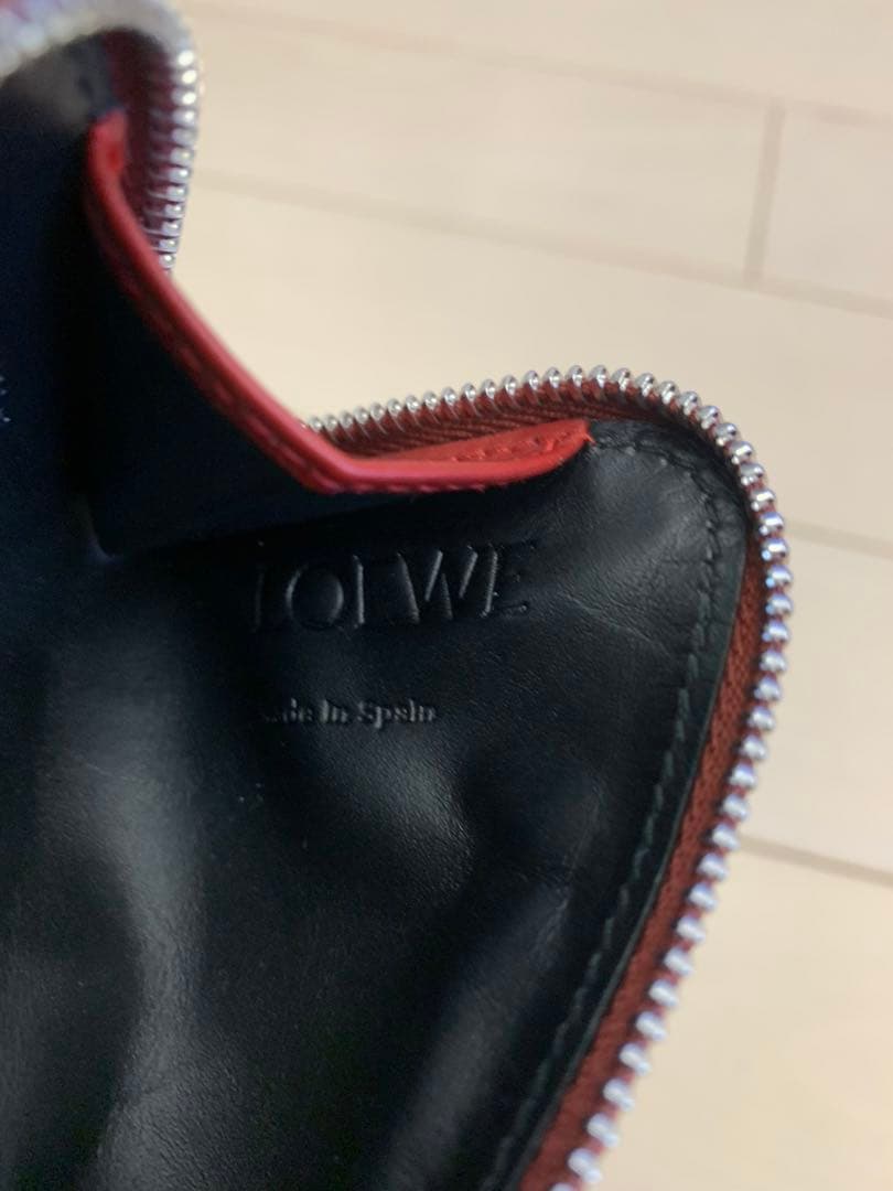 ロエベ　レザーケース 赤 エンボスロゴ