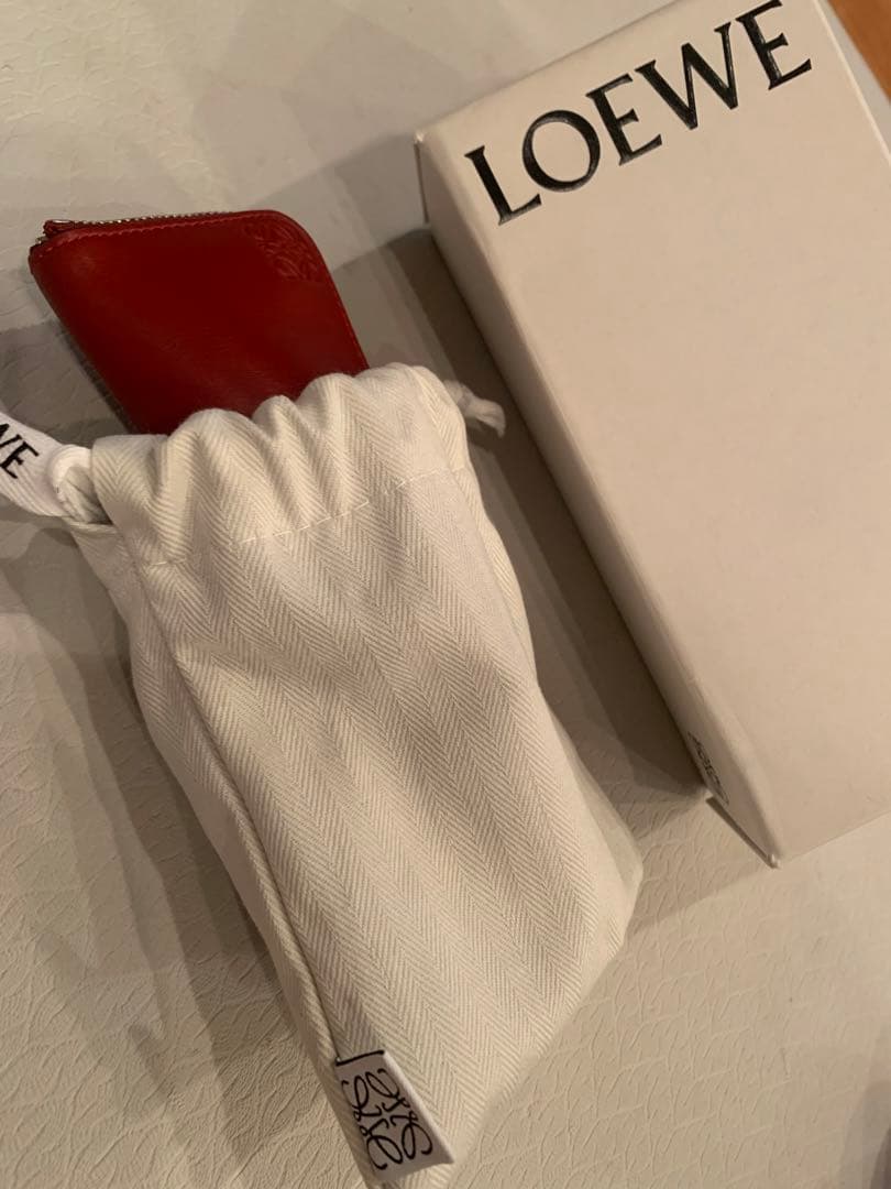 ロエベ　レザーケース 赤 エンボスロゴ