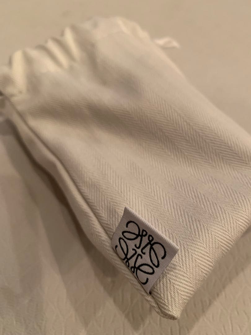 ロエベ　レザーケース 赤 エンボスロゴ